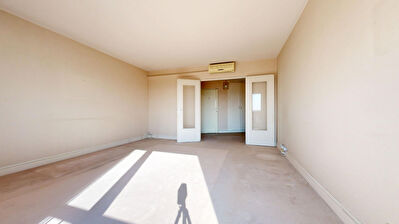 APPARTEMENT 4/5 PIECES HAUT POTENTIEL EN DERNIER ÉTAGE AVEC BALCON - VANVES 