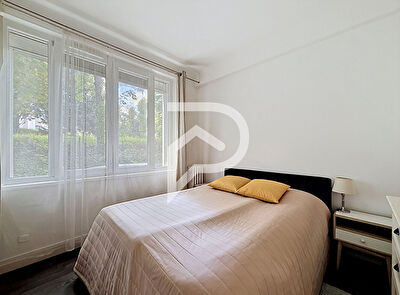 Appartement Issy-les-moulineaux 3 pièce(s) 49.68 m2