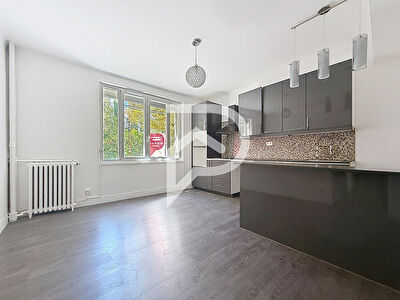 Appartement Issy-les-moulineaux 3 pièce(s) 49.68 m2
