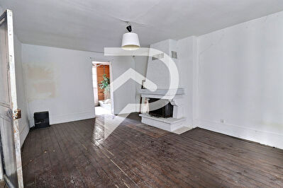 Vaste bâtisse de caractère début du XXème siècle Maisons Laffitte 10 pièce(s) 200 m2, cour intérieure, cave voutée !