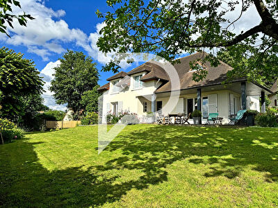 Maison d'Architecte 8p 4ch 190 m2 jardin 900 m2 avec vue panoramique