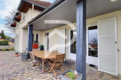Maison d'Architecte 8p 4ch 190 m2 jardin 900 m2 avec vue panoramique