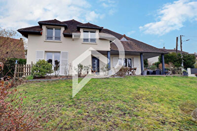 Maison d'Architecte 8p 4ch 190 m2 jardin 900 m2 avec vue panoramique