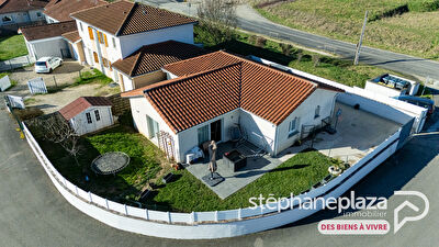 Maison de plain pied 4 chambres, buanderie, terrain clos, proche Bouvent