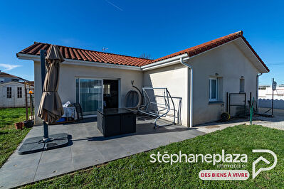 Maison de plain pied 4 chambres, buanderie, terrain clos, proche Bouvent