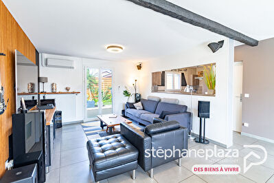 Maison PLAIN-PIED 118.7m² au centre de VILLARS-LES-DOMBES - 3 chambres + salle de jeux sur 504m² de terrain aménagé.