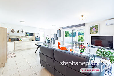 Maison plain-pied de 2018 - 93 m² habitables - 3 chambres - Garage - Terrain de 830m