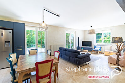 Propriété composée d'une maison entièrement rénovée de 133m² habitables sur 3164m² de terrain, avec piscine !