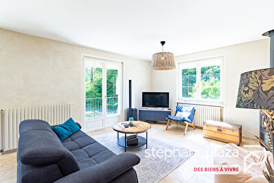 Propriété composée d'une maison entièrement rénovée de 133m² habitables sur 3164m² de terrain, avec piscine !