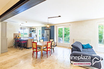 Propriété composée d'une maison entièrement rénovée de 133m² habitables sur 3164m² de terrain, avec piscine !