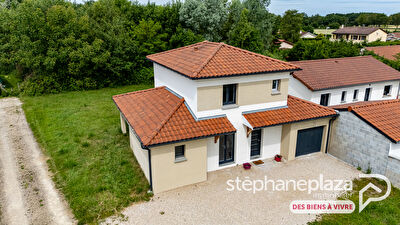 Maison de 2022, 102m² , 3 chambres et garage sur 623m² de terrain, hors lotissement