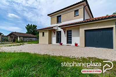 Maison de 2022, 102m² , 3 chambres et garage sur 623m² de terrain, hors lotissement