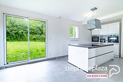 Maison de 2022, 102m² , 3 chambres et garage sur 623m² de terrain, hors lotissement