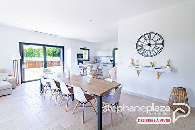 Maison plain pied à Curtafond 7 pièces 214 m² - vue dégagée