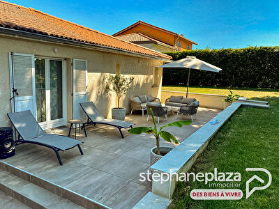 Maison plain-pied de 168m², 4 chambres + possibilité 5ème chambre sur 1038m² de terrain!