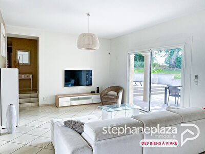 Maison plain-pied de 168m², 4 chambres + possibilité 5ème chambre sur 1038m² de terrain!