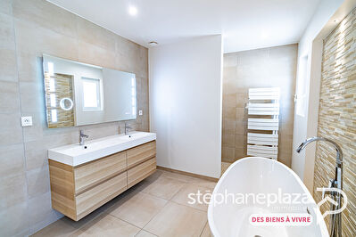 Maison plain-pied de 168m², 4 chambres + possibilité 5ème chambre sur 1038m² de terrain!