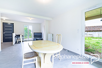 Maison de 2022, 102m² , 3 chambres et garage sur 623m² de terrain, hors lotissement