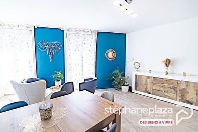 Appartement T4 en triplex de 96,55m² au centre de PRIAY, avec garage de 23m², grenier, dépendance de 38.7m² au sol et jardinet privatif