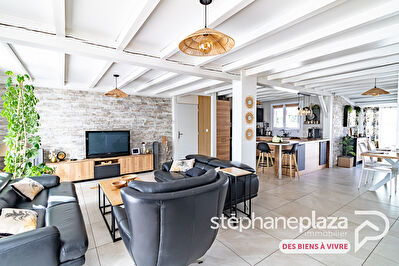 Maison de 150m², 4 chambres, garages et dépendances sur 979 m² de terrain avec piscine