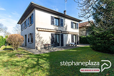 Maison Bourg En Bresse 9 pièce(s) 180 m2