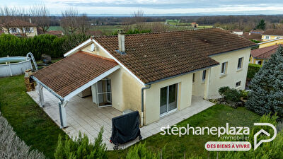 Maison de 130m², 5 chambres, sur sous-sol complet semi-enterré : garage de près de 125m² et 1080m² de terrain au centre de Chalamont!