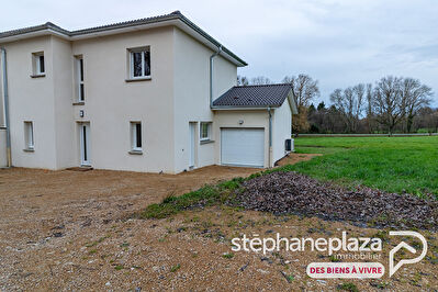 Maison Saint Etienne du Bois 5 pièces 117 m² - 4 chambres et terrain.