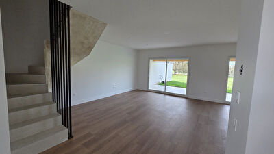 Maison Saint Etienne du Bois 5 pièces 117 m² - 4 chambres et terrain.