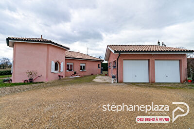 Maison pp 4ch+ bureau, véranda, double garage, atelier, terrain.