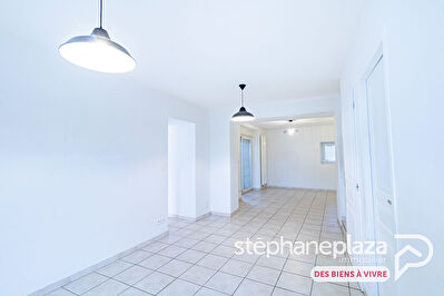 Maison Ceyzeriat 6 pièce(s) 120 m2 avec cour et patio