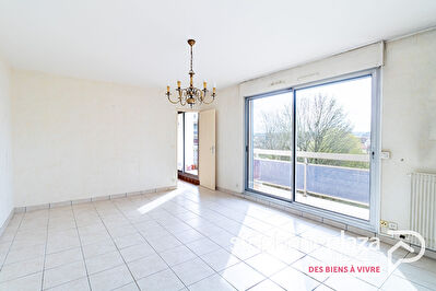 Appartement Peronnas 5 pièce(s) 98 m2 avec grand balcon terrasse et cave