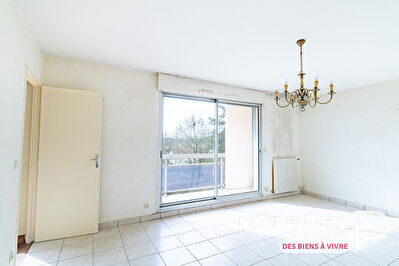 Appartement Peronnas 5 pièce(s) 98 m2 avec grand balcon terrasse et cave