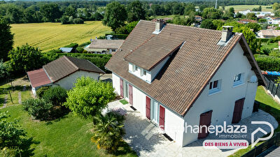 Maison rénovée 173m² habitables, 4 chambres, 100m² de sous-sol semi-enterré + garage double indépendant de 37m² - à CHALAMONT