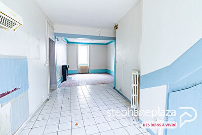Appartement 5 pièces 106 m² en RDC - terrasse et caves - copro bénévole