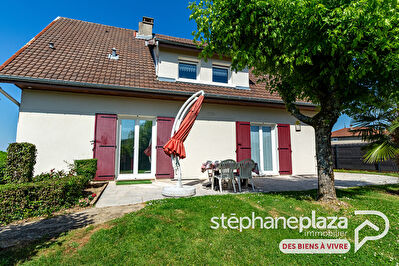 Maison rénovée de 173m² habitables, 4 chambres, 100m² de sous-sol semi-enterré + garage double indépendant de 37m² - à CHALAMONT