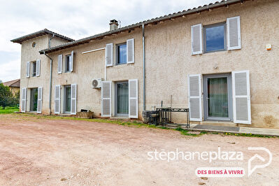 Corps de ferme rénové de 273 m² habitables - 4 chambres + bureau + salle de jeux, parc arboré et clos de 2034m²!