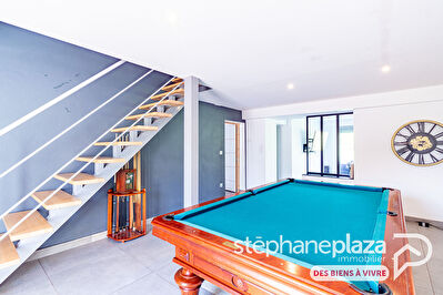 Corps de ferme rénové de 273 m² habitables - 4 chambres + bureau + salle de jeux, parc arboré et clos de 2034m²!