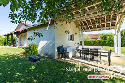 Calme, terrain sans vis à vis, 3 chambres carport, 2 garages