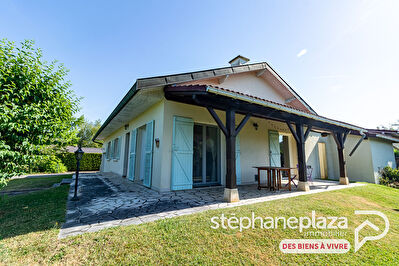 Calme, terrain sans vis à vis, 3 chambres carport, 2 garages