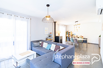Maison de 2014 de 109m² - 918m² de terrain, piscine, terrasse et garage à VERSAILLEUX