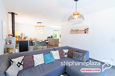 Maison de 2014 de 109m² - 918m² de terrain, piscine, terrasse et garage à VERSAILLEUX