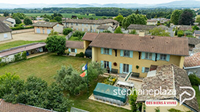 Ferme rénovée avec dépendances