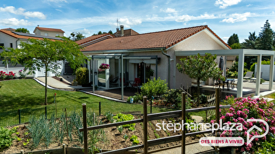 Maison plain-pied de 2018 - 93 m² habitables - 3 chambres - Garage - Terrain de 830m