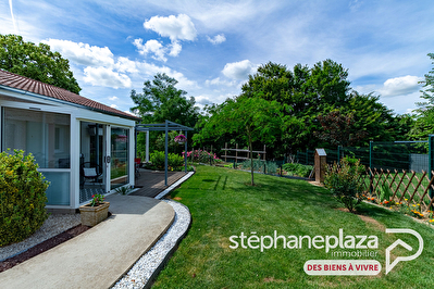Maison plain-pied de 2018 - 93 m² habitables - 3 chambres - Garage - Terrain de 830m