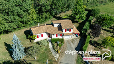 Maison familiale 4 chambres avec parc arboré de 2 500 m²