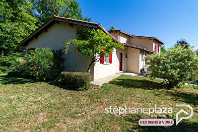 Maison familiale 4 chambres avec parc arboré de 2 500 m²