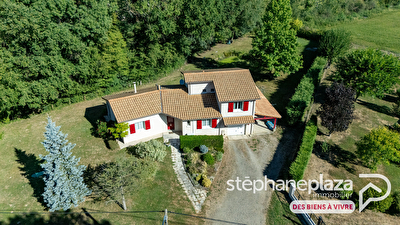 Maison familiale 4 chambres avec parc arboré de 2 500 m²