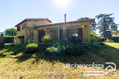 Maison familiale 4 chambres avec parc arboré de 2 500 m²