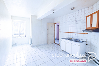 Appartement à rénover ou à diviser de 159m² de surface utile à VILLARS-LES-DOMBES - Possibilité de créer deux T3 de 77m² !