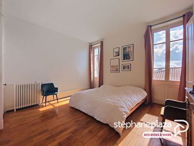 BOURG-EN-BRESSE  APPARTEMENT DE 161 M²  3 CHAMBRES  BALCON  VOLUMES EXCEPTIONNELS